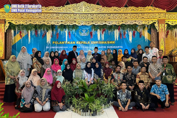 Refleksi kebersamaan keluarga besar SMK Batik 2 Surakarta